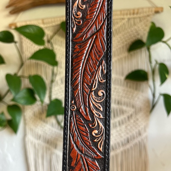 Justin Western Tooled Leather Belt Feather Scroll Design Black Brown Size 46 - Picture 3 of 12